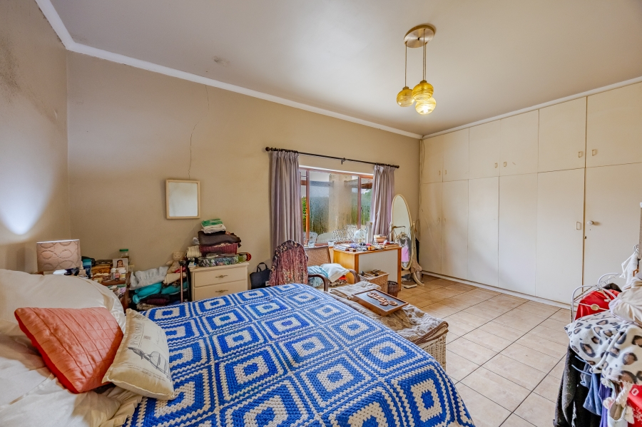 4 Bedroom Property for Sale in Lakeside Western Cape